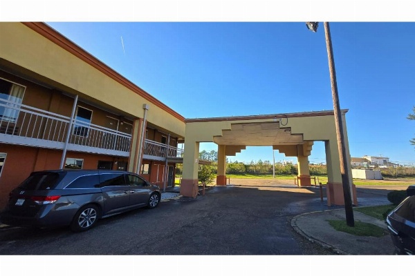 Diamond Inn Motel image 1