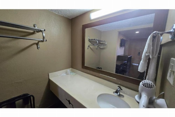 Diamond Inn Motel image 15