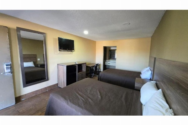 Diamond Inn Motel image 16