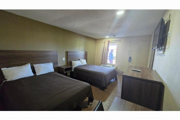 Diamond Inn Motel image 18