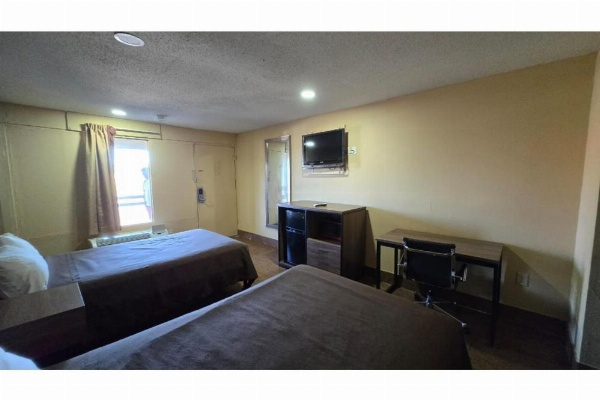 Diamond Inn Motel image 20