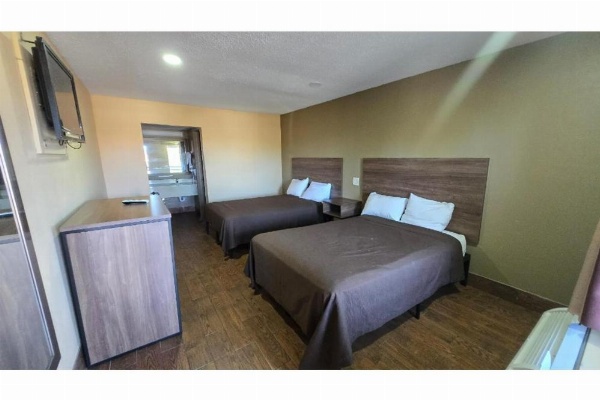 Diamond Inn Motel image 21