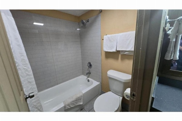 Diamond Inn Motel image 22