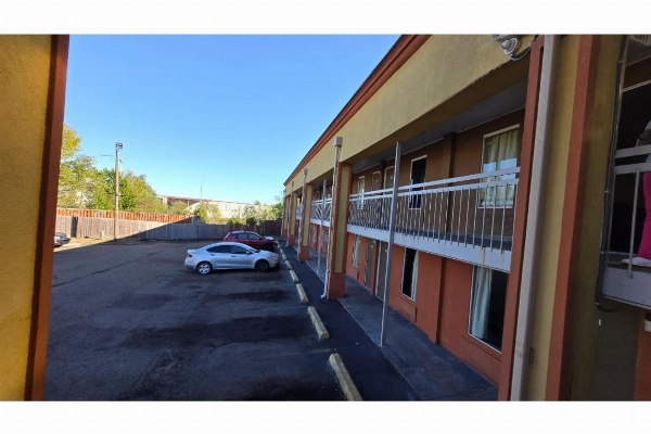 Diamond Inn Motel image 4