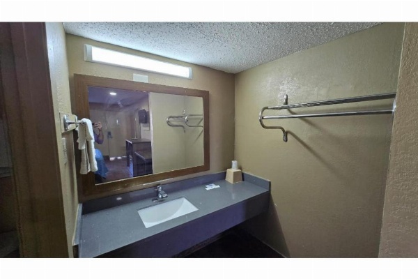 Diamond Inn Motel image 9